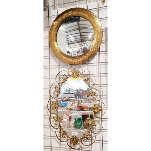 207 - A vintage convex wall mirror in a hammer beaten brass frame, diameter 15.5