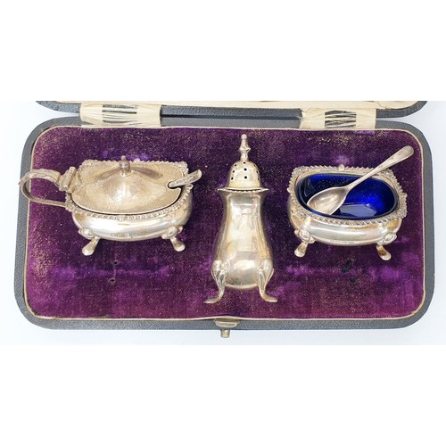 49 - A cased Walker and Hall cruet, weight 145g, Sheffield 1904. UK shipping £14.