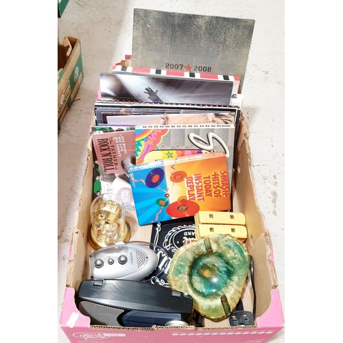 118 - A box of music tour guides, programmes and other music memorabilia and assorted. No shipping. Arrang... 