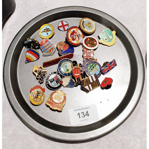 134 - A selection of vintage and later badges. UK shipping £14.