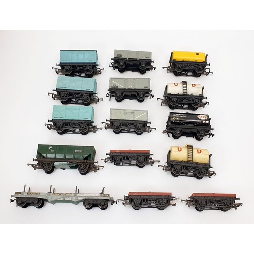 229 - A Hornby 00 gauge railway including two engines. UK shipping £14.