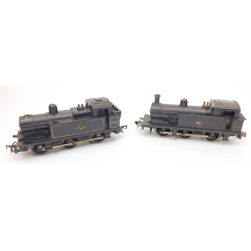 229 - A Hornby 00 gauge railway including two engines. UK shipping £14.