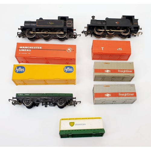 229 - A Hornby 00 gauge railway including two engines. UK shipping £14.