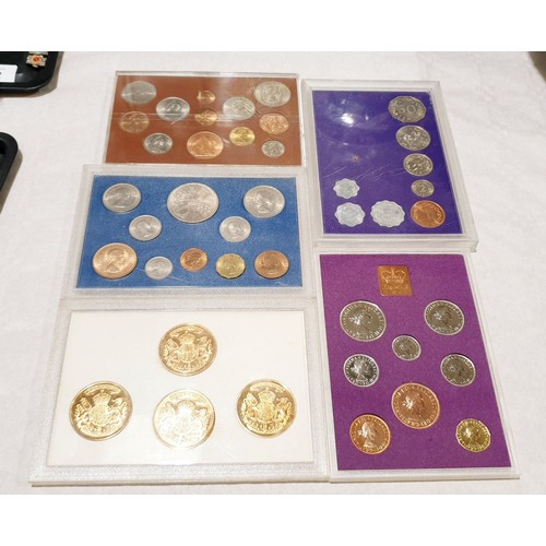 339 - A selection of proof coins sets including 1953, 1970 and The Queen Mother 1980 commemorative coin se... 