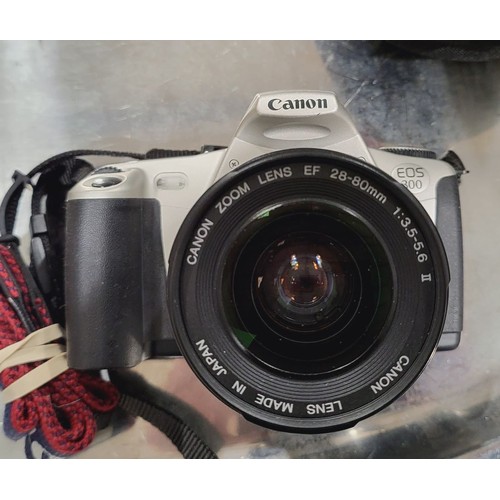 157 - A vintage Carl Zeiss Werra camera together with a Canon EOS300 camera. UK shipping £14.