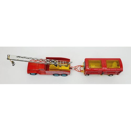 79 - A vintage boxed Corgi Chipperfield's Circus Crane Truck and Cage, Gift Set No 12. UK shipping £14. W... 