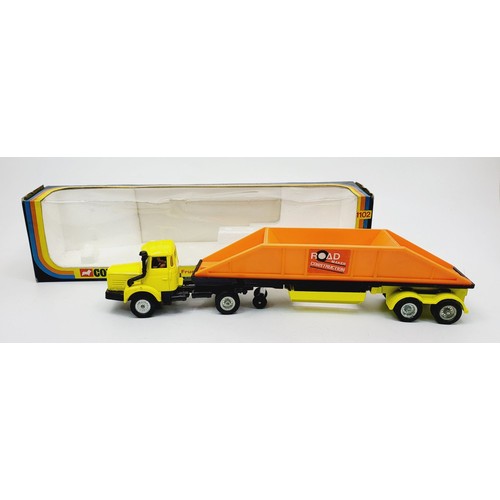 103 - A vintage boxed Corgi Crane Fruehauf Bottom Dumper with Derliet Cab Unit, 1102. UK shipping £14. We ... 