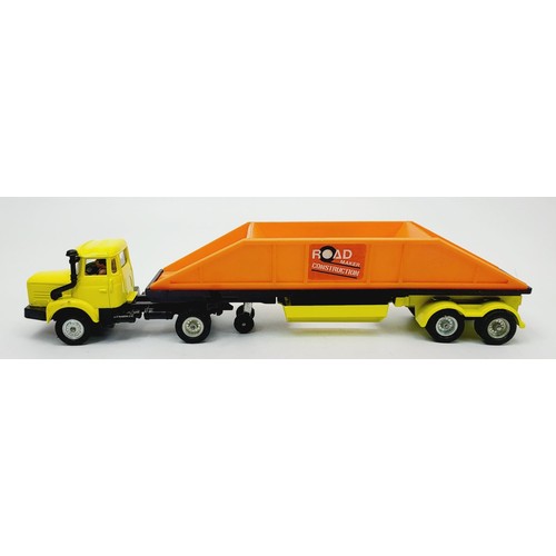 103 - A vintage boxed Corgi Crane Fruehauf Bottom Dumper with Derliet Cab Unit, 1102. UK shipping £14. We ... 