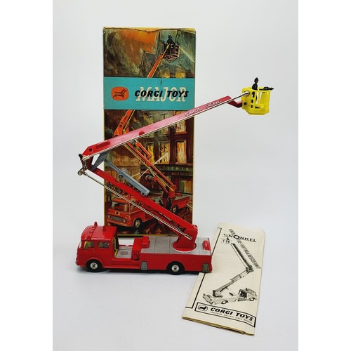 118 - A vintage boxed Corgi Simon Snorkel Fire Engine, 1127. UK shipping £14. We combine shipping.