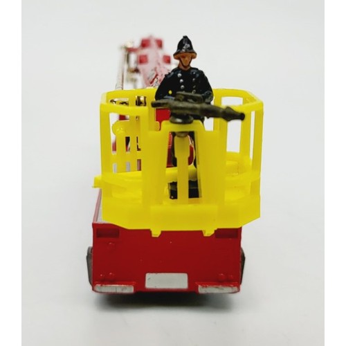 118 - A vintage boxed Corgi Simon Snorkel Fire Engine, 1127. UK shipping £14. We combine shipping.