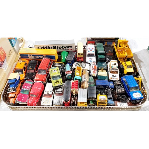 230 - A selection of loose toy vehicles. UK shipping £14.