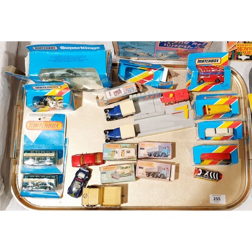 255 - A selection of Matchbox boxed and loose toy vehicles. UK shipping £14.