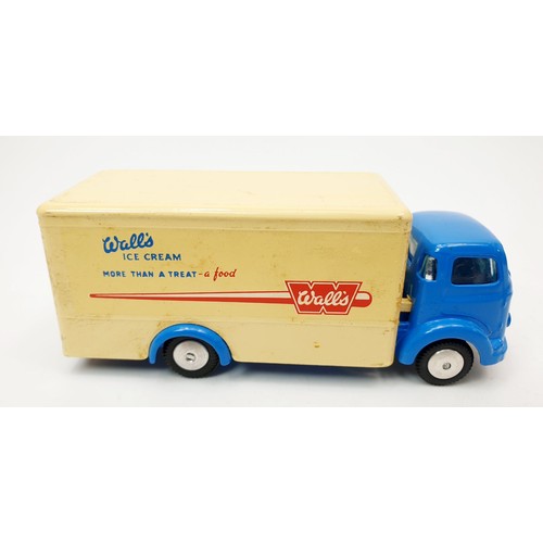 197 - A vintage boxed Corgi Commer 