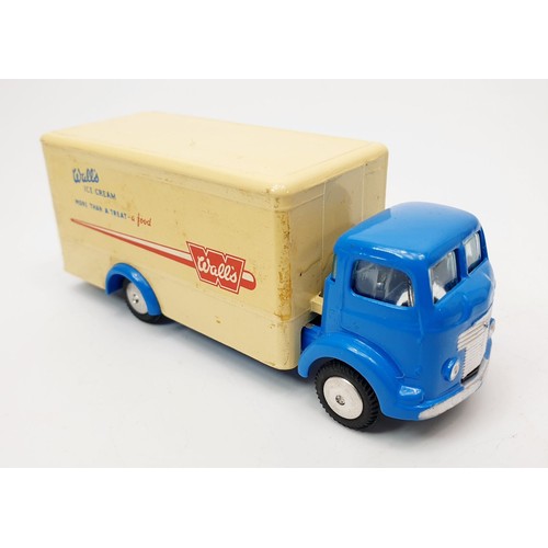 197 - A vintage boxed Corgi Commer 