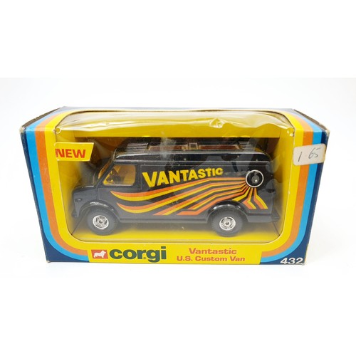 211 - A vintage boxed Corgi Vantastic U.S. Custom Van, 432. UK shipping £14. We combine shipping.