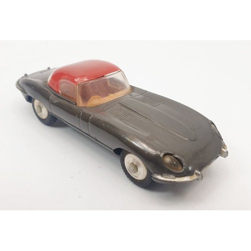 296 - A vintage boxed Corgi E Type Jaguar With Detachable Hard Top, 307. UK shipping £14. We combine shipp... 