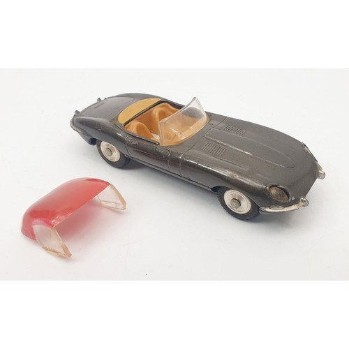 296 - A vintage boxed Corgi E Type Jaguar With Detachable Hard Top, 307. UK shipping £14. We combine shipp... 