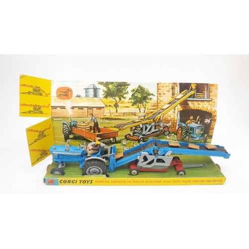 308 - A vintage boxed Corgi Working Conveyor on Trailer With Ford 5000 Super Major Tractor and Driver, Gif... 