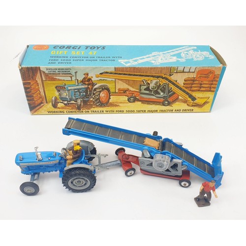 309 - A vintage boxed Corgi Working conveyor on Trailer With Ford 5000 Super Major Tractor and Driver, Gif... 