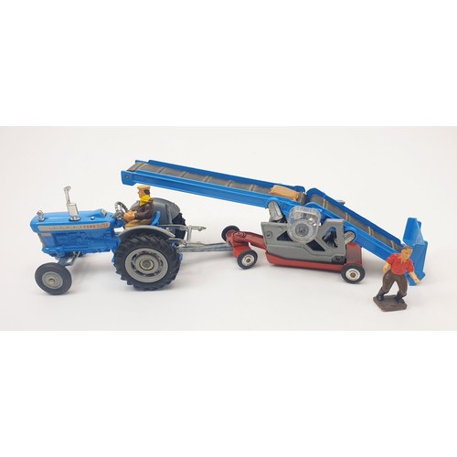 309 - A vintage boxed Corgi Working conveyor on Trailer With Ford 5000 Super Major Tractor and Driver, Gif... 