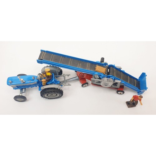 309 - A vintage boxed Corgi Working conveyor on Trailer With Ford 5000 Super Major Tractor and Driver, Gif... 