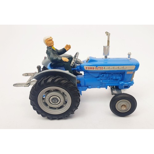 323 - A vintage boxed Corgi Ford 5000 Super Major Tractor, 67. UK shipping £14. We combine shipping.