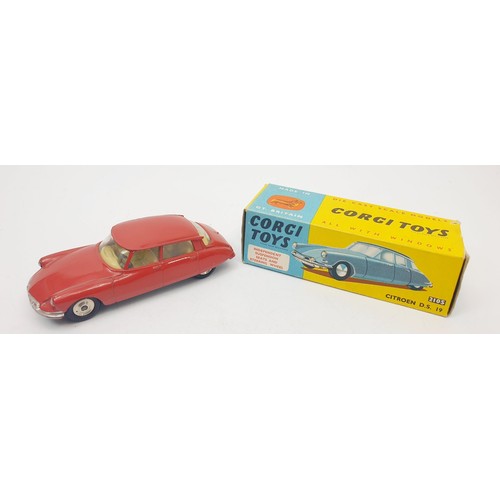 447 - A vintage boxed Corgi Citroen D.S. 19, 210S. UK shipping £14. We combine shipping.