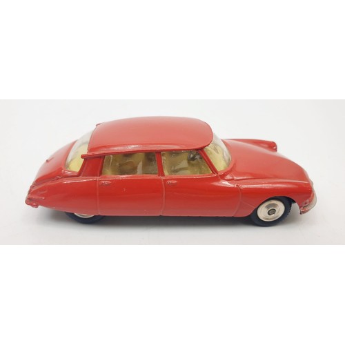 447 - A vintage boxed Corgi Citroen D.S. 19, 210S. UK shipping £14. We combine shipping.