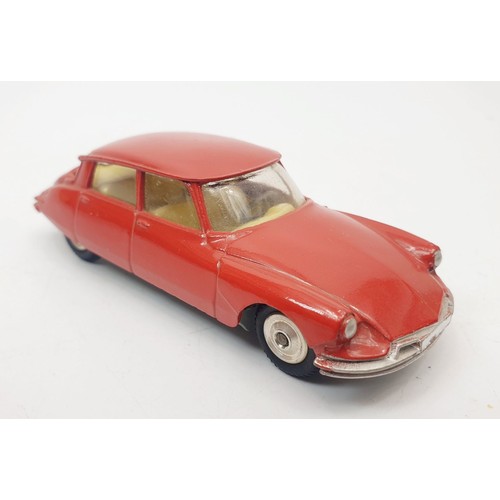 447 - A vintage boxed Corgi Citroen D.S. 19, 210S. UK shipping £14. We combine shipping.