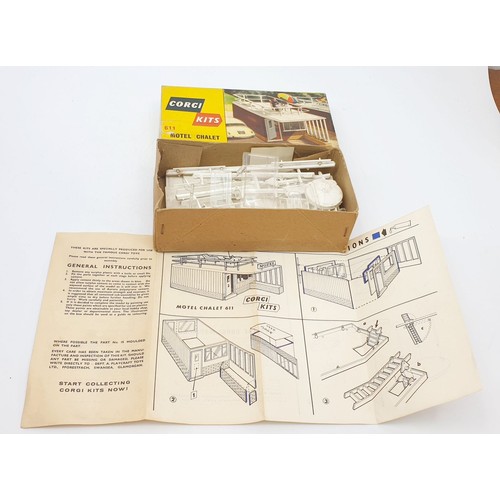 480 - A vintage boxed Corgi Kits Motel Chalet, 611. UK shipping £14. We combine shipping.