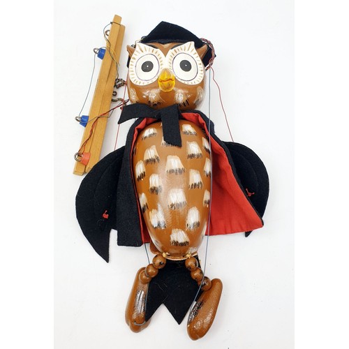 495 - A vintage boxed Pelham Puppet, Owl 1963 in Dragon box. UK shipping £14. We combine shipping.