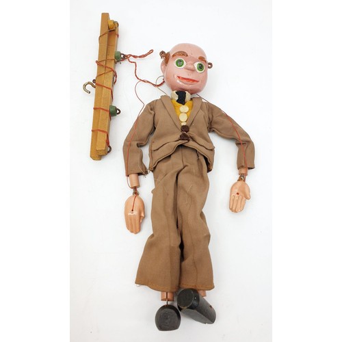 498 - A vintage boxed Pelham Puppet, Dr Beaker from Super Car in Wuff box. UK shipping £14. We combine shi... 