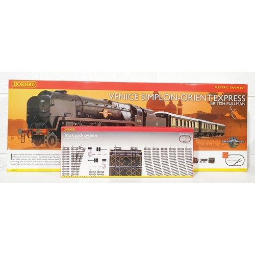 512 - A boxed Hornby OO gauge Venice Simplon-Orient-Express British Pullman train set, together with a Hor... 