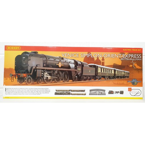 512 - A boxed Hornby OO gauge Venice Simplon-Orient-Express British Pullman train set, together with a Hor... 