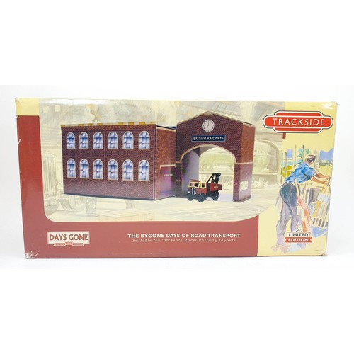 519 - A boxed Days Gone Lledo limited edition OO gauge two piece tin plate Railway Depot & AEC Wrecker-Bri... 