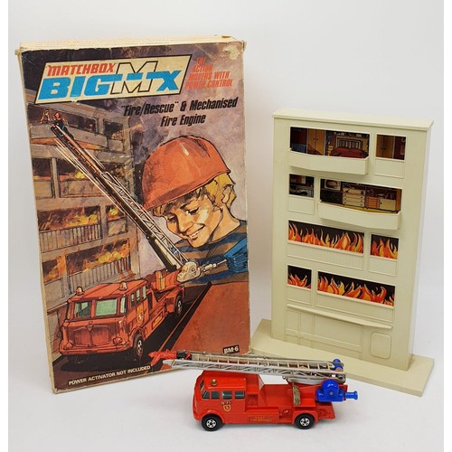 522 - A vintage boxed Matchbox Big MX Fire/Rescue and Mechanised Fire Engine. UK shipping £14. We combine ... 