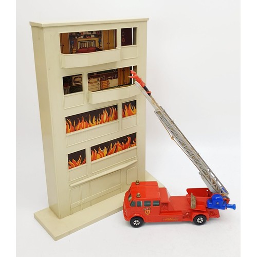 522 - A vintage boxed Matchbox Big MX Fire/Rescue and Mechanised Fire Engine. UK shipping £14. We combine ... 