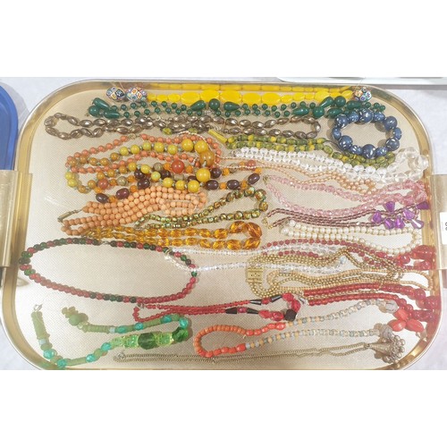 85 - A selection of vintage necklaces. UK shipping £14.