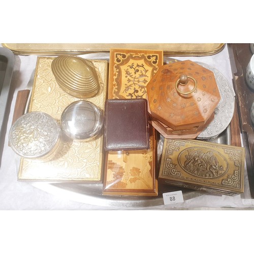 88 - A selection of jewellery and trinket boxes. UK shipping £14.