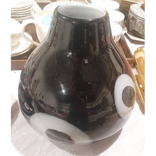 111 - An Art Glass vase, height 8