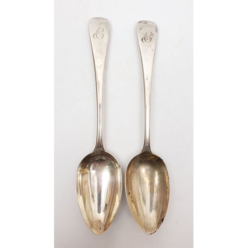 28 - A pair of large Georgian silver hallmarked spoons, weight 125g, London 1809. UK shipping £14.