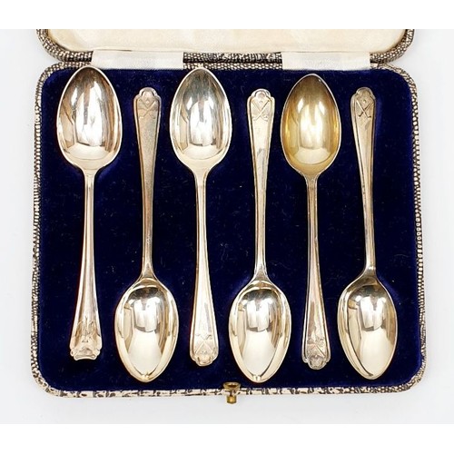 31 - Five silver hallmarked teaspoons having a golfing motif, Sheffield 1933 together with one other silv... 