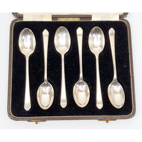 32 - A set of six cased silver hallmarked teaspoons, weight 78g, Birmingham 1952. UK shipping £14.