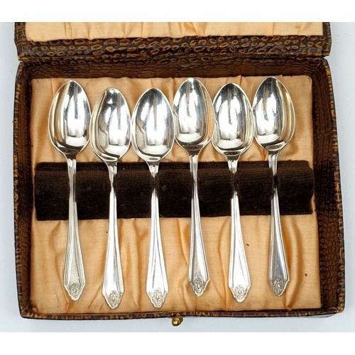 34 - A set of six cased hallmarked teaspoons, weight 76g, Birmingham 1931. UK shipping £14.