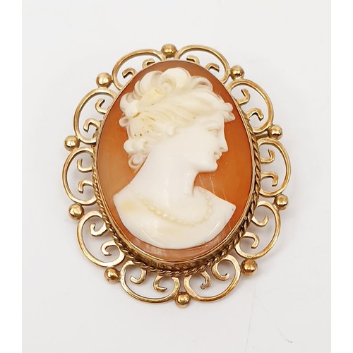 17A - A hallmarked 9ct gold cameo brooch, length 1.5