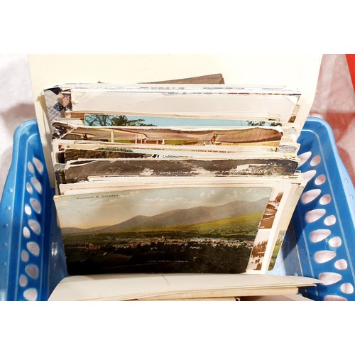 94 - A selection of vintage and later postcards. UK shipping £14.