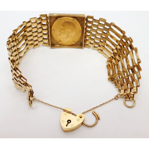 113 - A 9ct gold gate bracelet set with a 1914 sovereign, gross weight 25.8g. UK shipping £14.