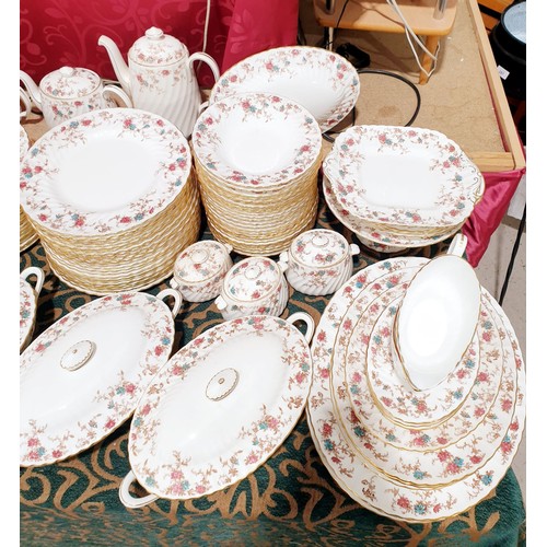 298 - A large quantity of Minton 