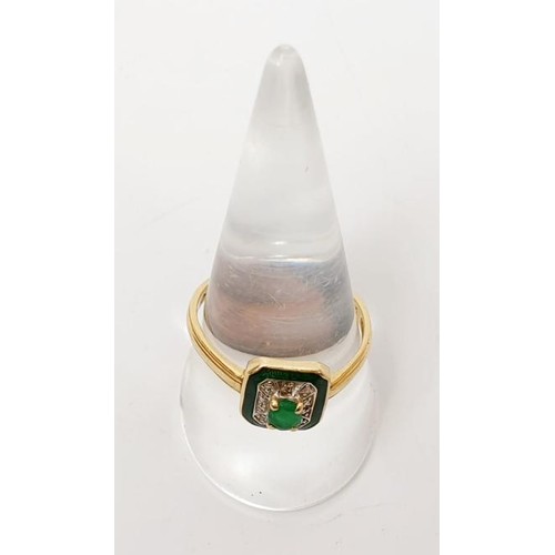 19 - A hallmarked 14ct gold ring set with green and white stones, size T, gross weight 2.6g. UK shipping ... 