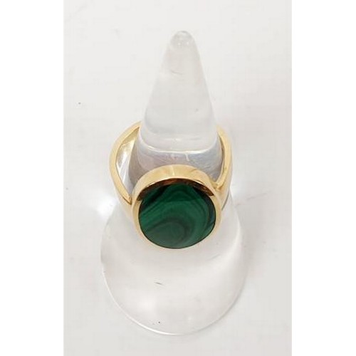 23 - A hallmarked 9ct gold and malachite signet ring, size K, gross weight 5.9g. UK shipping £14. We comb... 